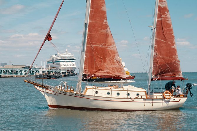 Romantic Lisbon on a Lovely Vintage Sailboat - Reviews and Ratings Highlights