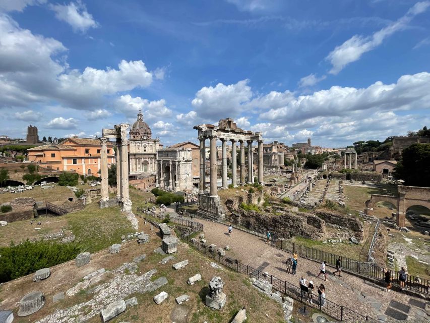 Rome Photo Tour: Famous City Landmarks - English-speaking Instructor and Private Group