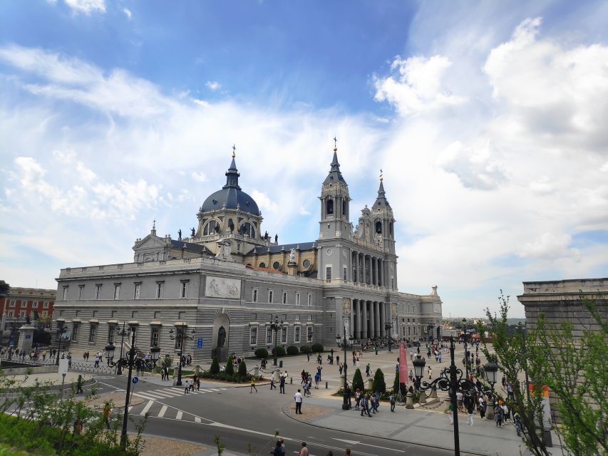 Royal Palace and Cathedral of Almudena Madrid Guided Tour - Tour Description