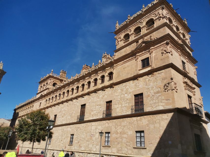 Salamanca: Monuments and Landmarks Guided Walking Tour - Itinerary