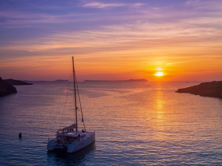Santorini Catamaran Sunset Tour: Dinner, Drinks & Transfers - Experience Highlights