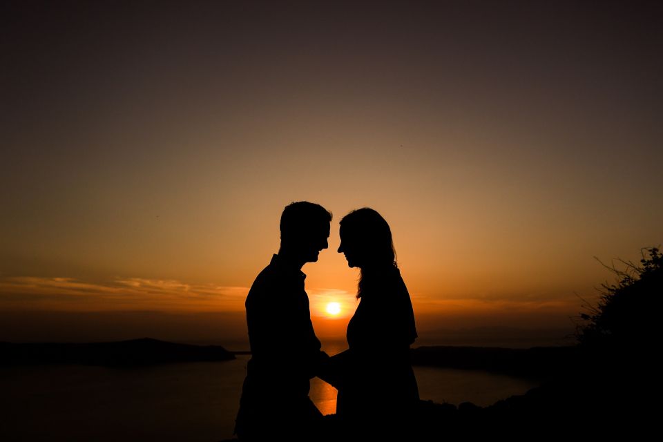 Santorini: Sunset Photo Shoot With a Personal Photographer - Highlights of the Experience