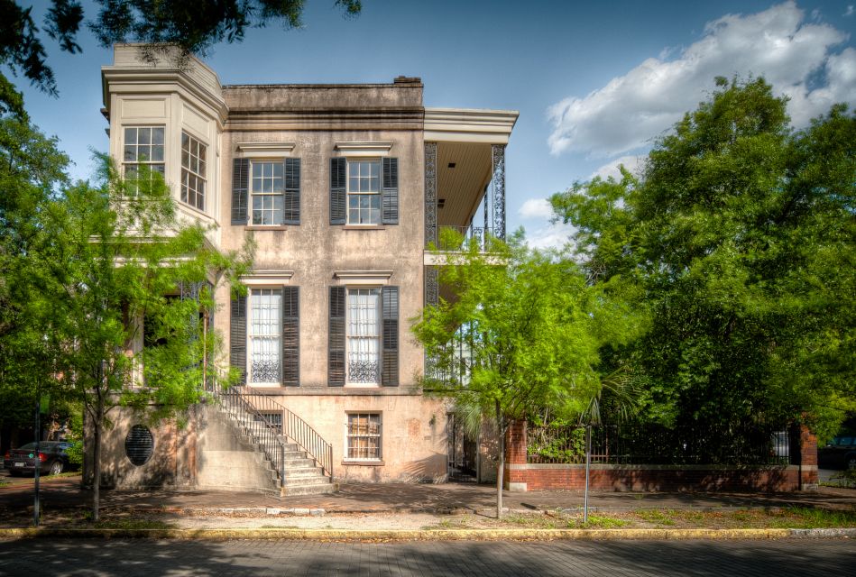 Savannah: Grave Tales Walking Tour - Experience Highlights