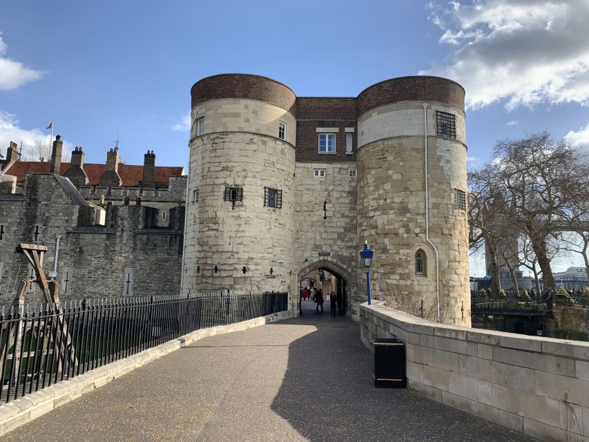 Tower of London Kid-Friendly Private Tour - Availability and Features