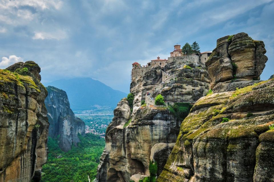 Visit Delphi & Meteora Monasteries Full Day Private Trip - Historical Highlights