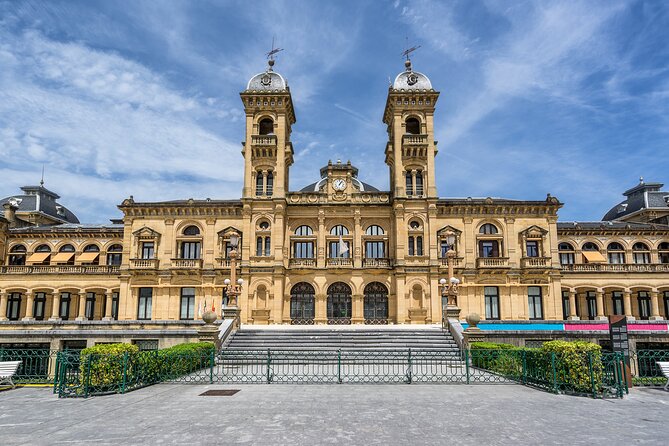 Walking Tour Through the Emblematic Places of San Sebastián - Historical Gems of San Sebastián