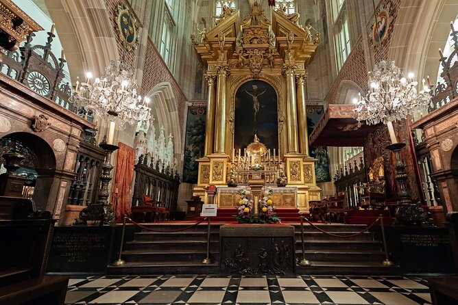 Wawel Cathedral, Old Town and St. Marys Basilica Guided Tour - Group Tour Details