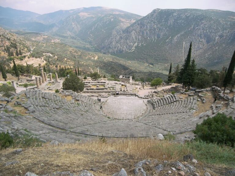 3-Day Classical Spanish Guided Tour in Peloponesse & Delphi