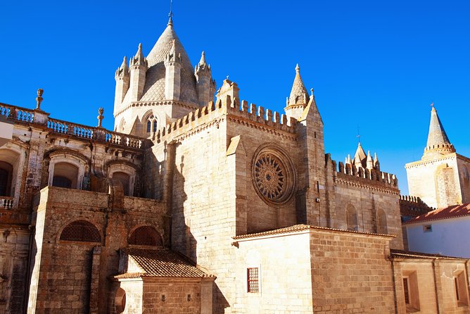 4-Day South Portugal Tour From Lisbon: Lagos, Algarve Coast, Sagres, Évora, Beja and Setúbal - Guided Tours and Free Time