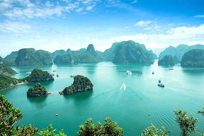 5-Day Northern Vietnam Tour: Hanoi - Ninh Binh - Halong Bay - Day 3: Cruise Halong Bay