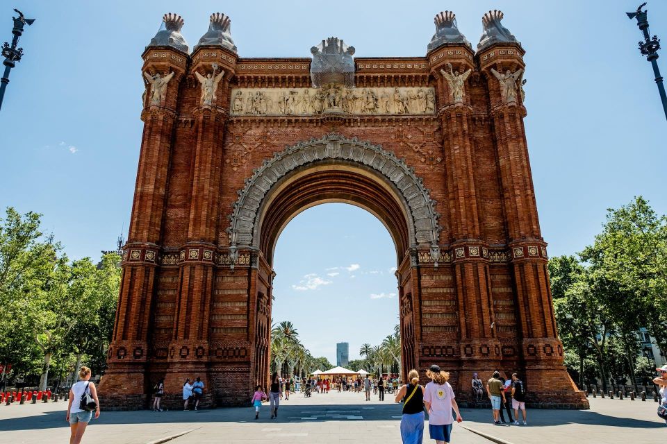 Barcelona - Arc De Triomf : the Digital Audio Guide - Full Description