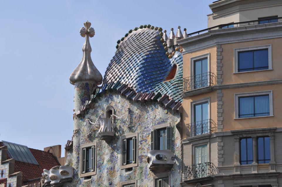 Barcelona: Discover Gaudi Architectural Guided Tour - Tour Highlights and Accessibility Details
