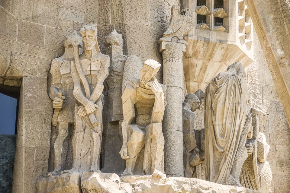 Barcelona: Sagrada Familia Tour With Tower Access Option - Inclusions and Features