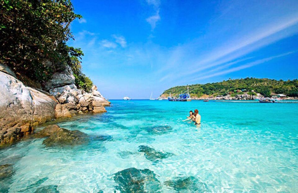 CHAM ISLAND - SIGHTSEEING AND SNORKELING TOUR - Tour Experience Details