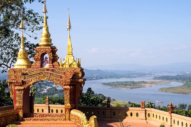 Chiang Mai - Burma - Laos Market: Thai White & Blue Temple, Black House, Etc. - Discovering the Blue Temple