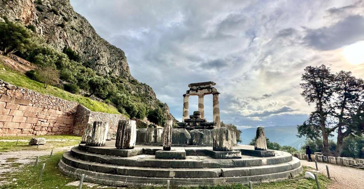 Delphi Navel Of Earth Hosios Loukas Full Day Private Tour - Itinerary