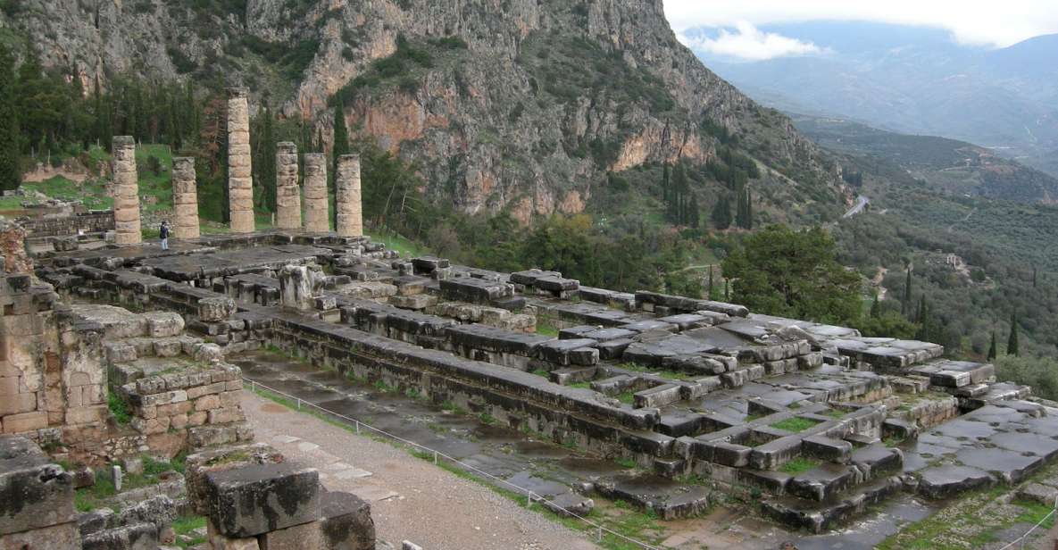 Delphi: Spanish Guided One Day Tour - Tour Experience