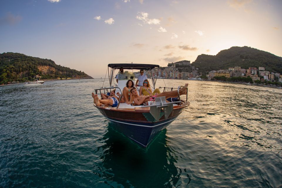 Exclusive 4-Hour Tour: Gulf of Poets, Villages and Three Islands - Boat Features