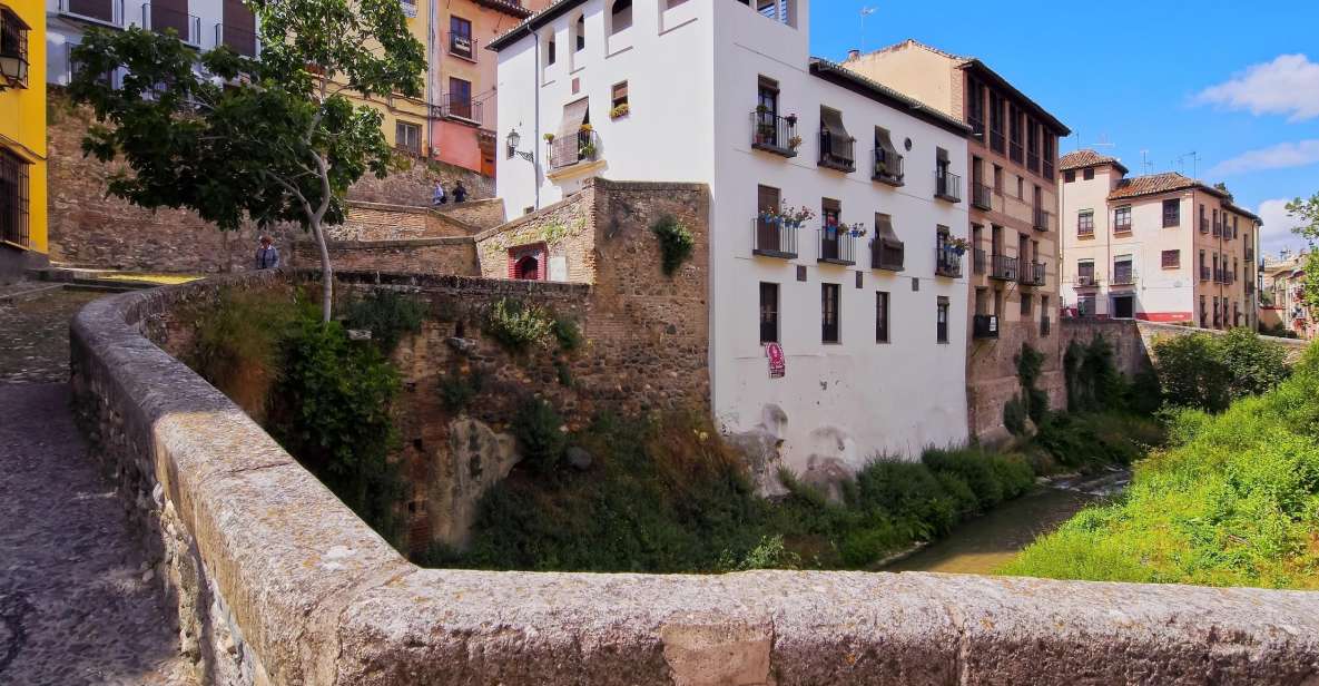 Granada: 2hour Tour of The Albaicín & Sacromonte Premium - Includes