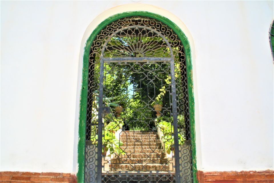 Granada: Gardens of Carmenes Guided Tour - Experience