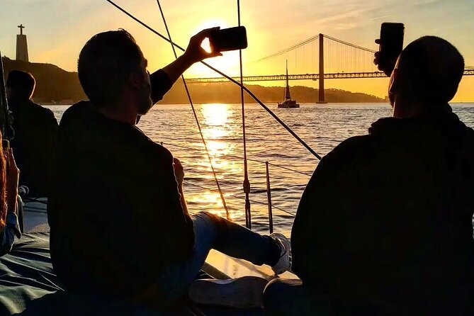 Lisbon Sailing Yatch Party Rentals (4:30 H) With Host, F & D - Yacht Amenities and Features