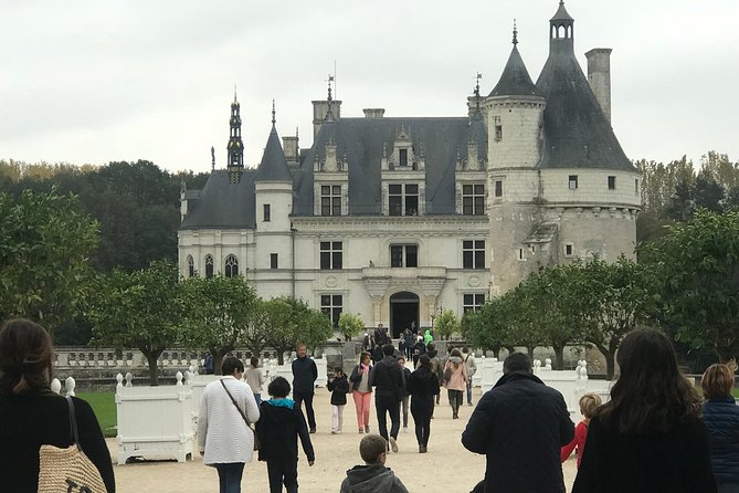 Loire Valley Castles Small-Group Day Trip From Paris - Guide and Customer Experiences