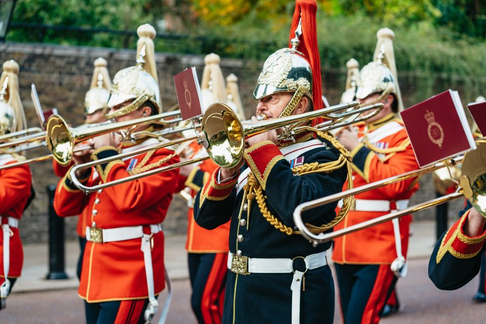 London: Experience the Changing of The Guard - Meeting Point