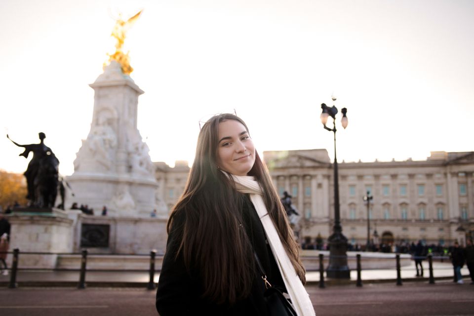 London: Professional Photoshoot Outside Buckingham Palace - Photo Session Details