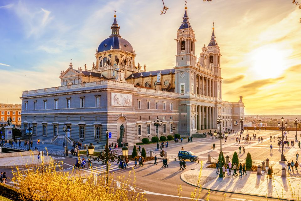 Madrid: Old Town Highlights Self-Guided Scavenger Hunt Tour - Experience