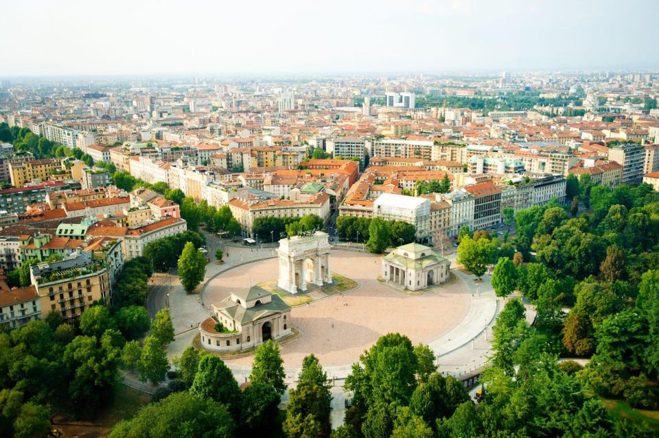 Milan Family Discovery Walk: Piazzas and Castles - Experience