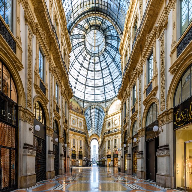 Milan: Old Town and Top Attractions Private Tour by Car - Language Options