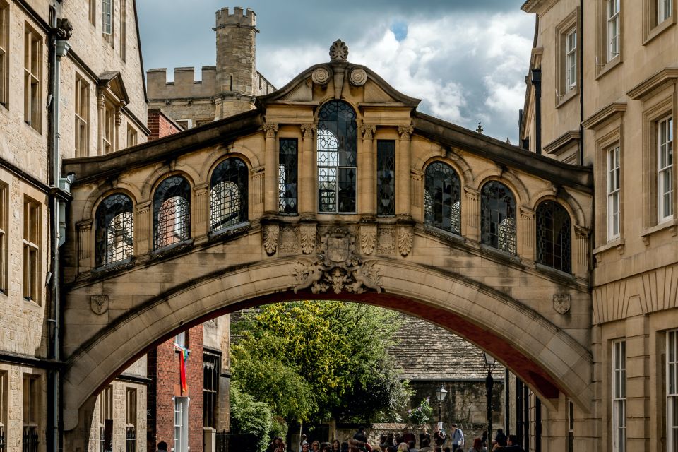 Oxford: Town & Gown Walking Tour - Included
