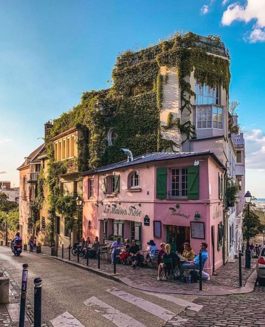 Paris: Montmartre Hill & Sacré-Cœur Guided Walking Tour - Meeting Point