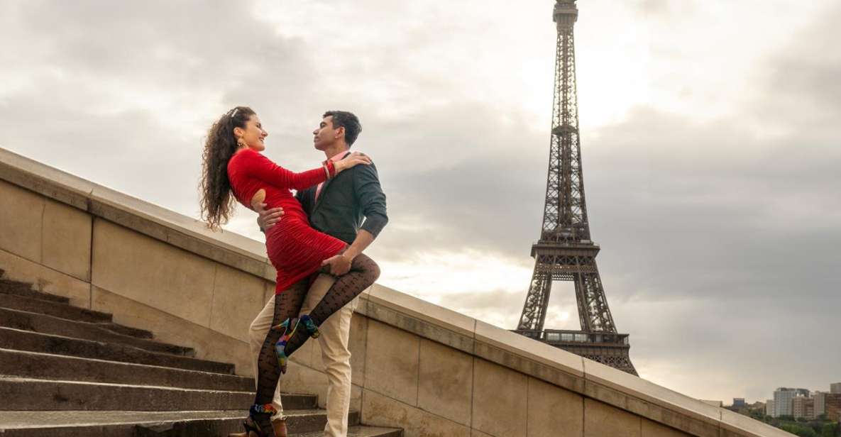 Paris: Private Eiffel Tower Couples Photo Shoot - Description