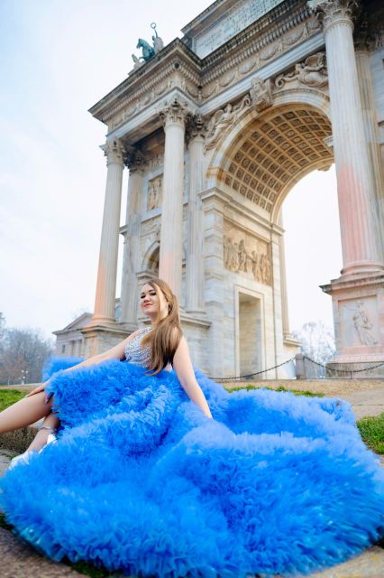 Photoshoot With a Fairytale Dress in the Heart of Milan - Languages and Accessibility