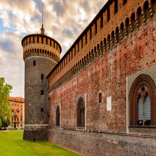 Private Family Tour of Milan's Old Town and Top Attractions - Includes