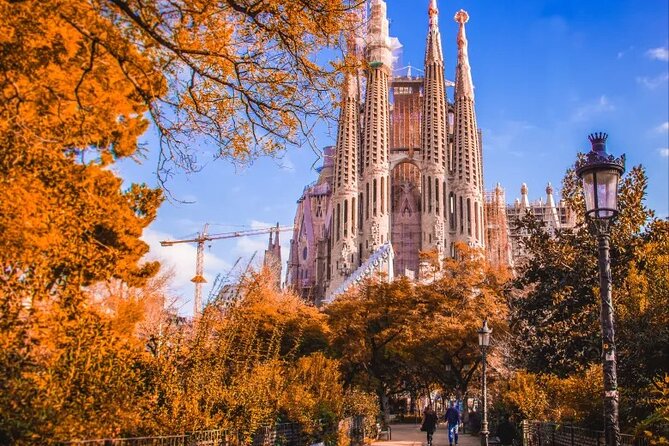 Private Tour Around the Outside of the Sagrada Familia - Group Size Options