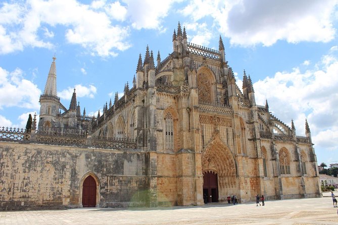 Private Tour to Fátima Sanctuary, Nazaré, Óbidos and Batalha FD - Itinerary Highlights