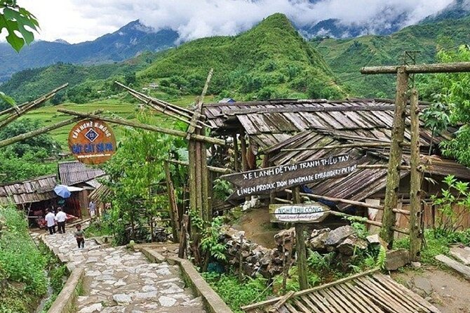 Sapa 2 Day 1 Night With 3-Star Hotel Trekking Cat Cat - Fanxifang - Viator Background and Details