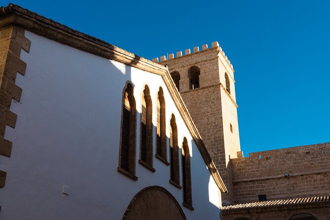 Tour of 1 Hour and a Half Through the Port of Jávea - Boat Type and Capacity