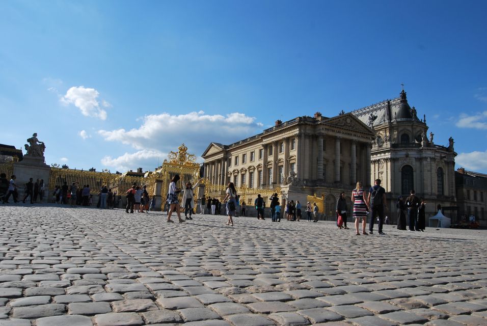 Versailles: Palace Guided Tour With Skip-The-Line Ticket - Meeting Point