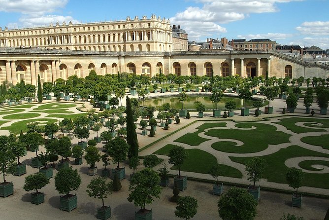 Versailles Palace & Marie-Antoinettes Estate Private Guided Tour With Lunch - Outstanding Tour Experiences