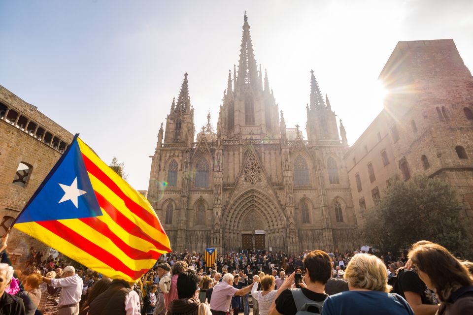 Barcelona: Gaudí Highlights Tour by E-Bike - Meeting Point and Price