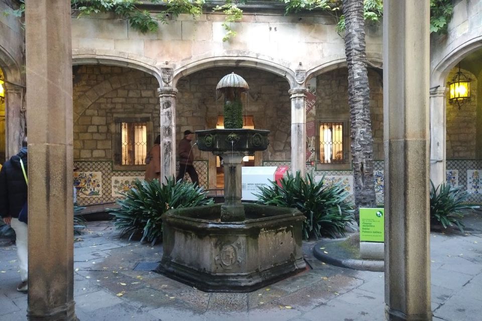 Barcelona: Gothic Quarter Walking Tour With Optional Pintxos - Meeting Point Details