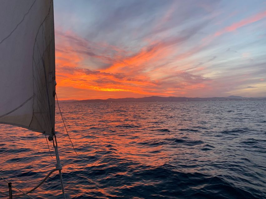 Benalmádena: Small Group Sailing Trip Along Costa Del Sol - Trip Highlights