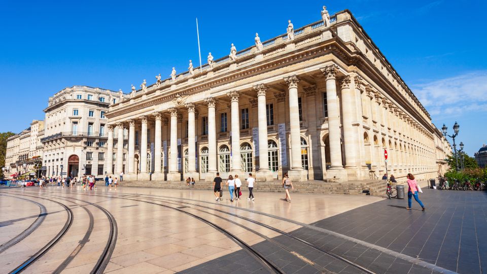 Bordeaux: City Exploration Game and Tour on Your Phone - Experience