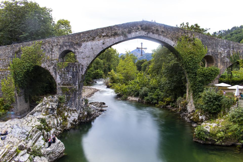 From Oviedo: Covadonga Lakes Day Tour With Guided Hike - Experience Highlights