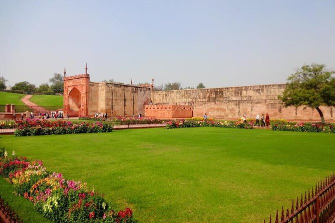 Full Day Taj Mahal Tour With Agra Fort & Fatehpur Sikri – Lunch Included