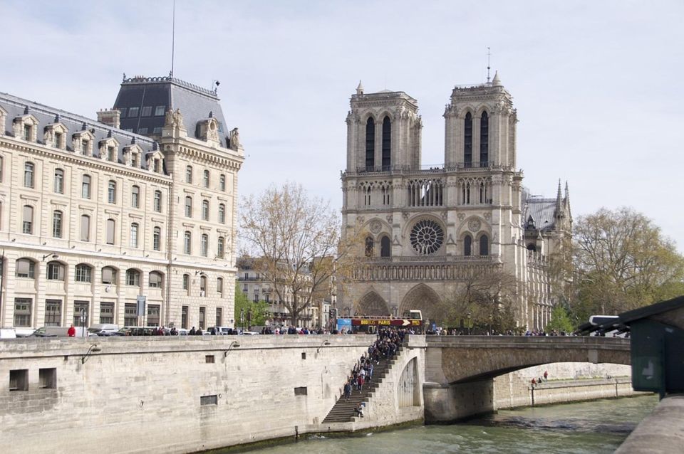 Group Visit in Italian of the City of Paris - Itinerary Description