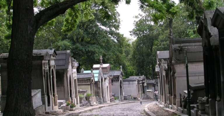 Paris: Père Lachaise Cemetery Walking Tour